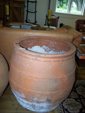 Image of Daar Armenian grain urn