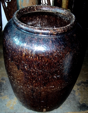 Image of Chinese storage pot 19th Century brown glaze